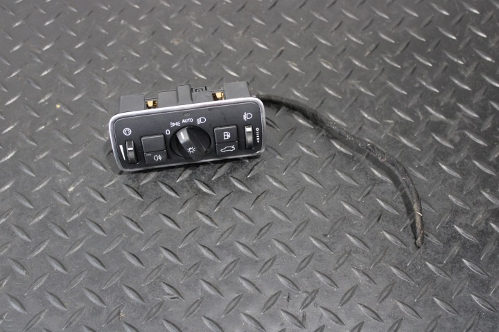 switch of the lights VOLVO XC60 LIFT 2016 31443841
