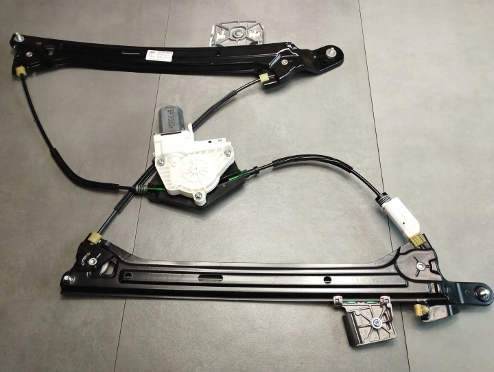Audi A5 8T mechanismus okna pravý předek 8T8837462B
