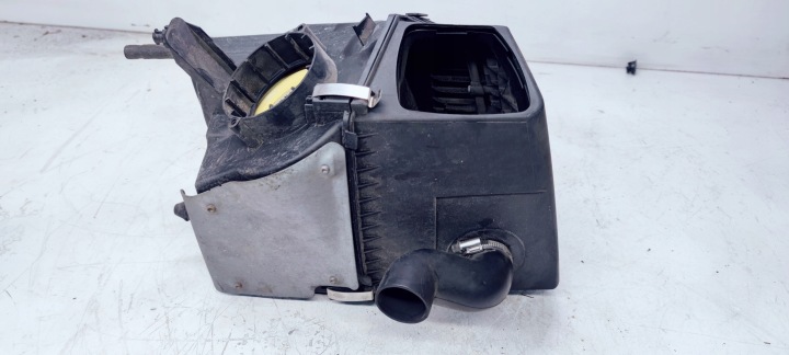 cover of a filter, air AUDI A6 C6 4F0133835M