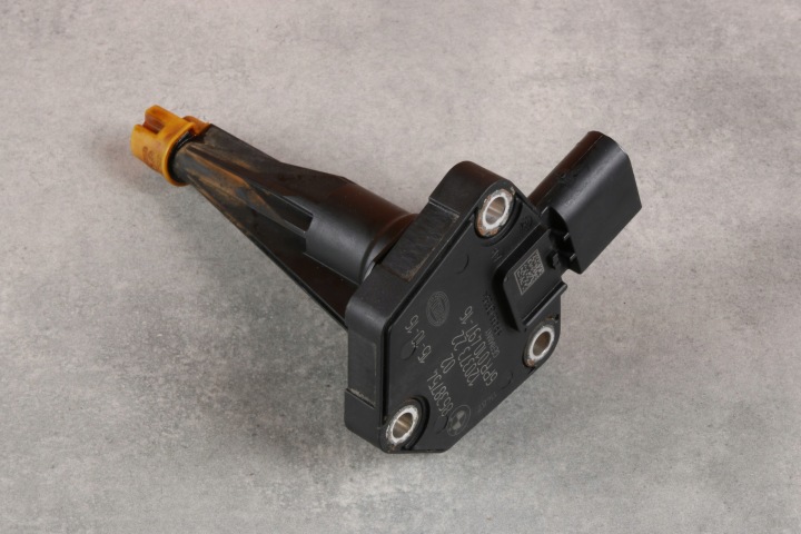 BMW F30 F31 F32 F36 G11 G15 G16 G30 X1 F48 sensor of the level oil 8638754