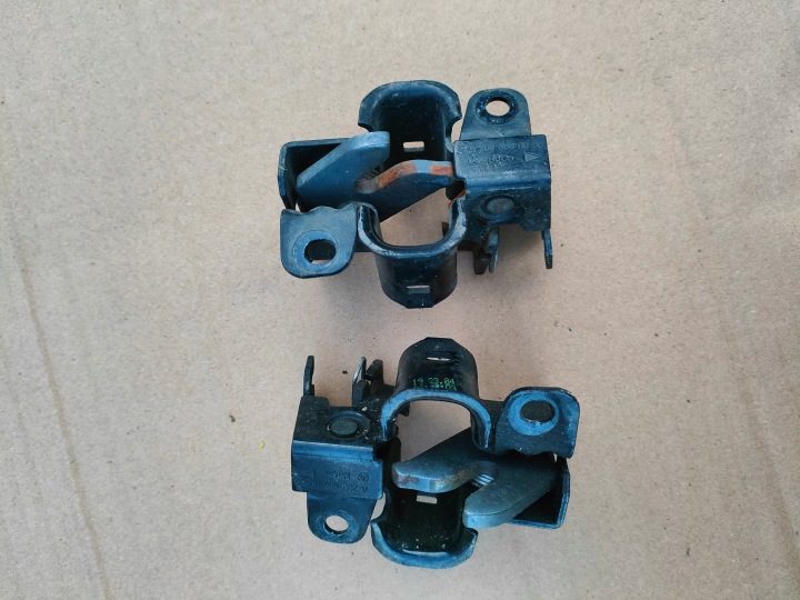 Serratura cofano usato A2038800060 MERCEDES W211 2038800060
