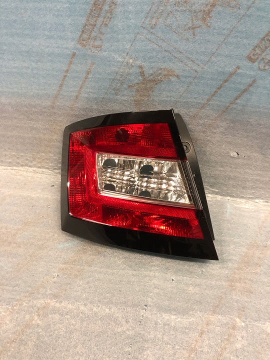 Licht hinten links links heck SKODA FABIA III HB NR.00