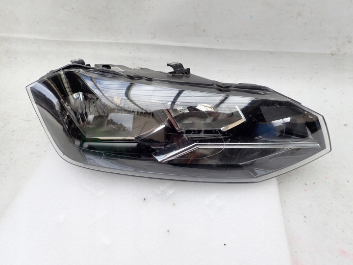 VW POLO VI 6 2G 17-21 far prednji dio prednja desna