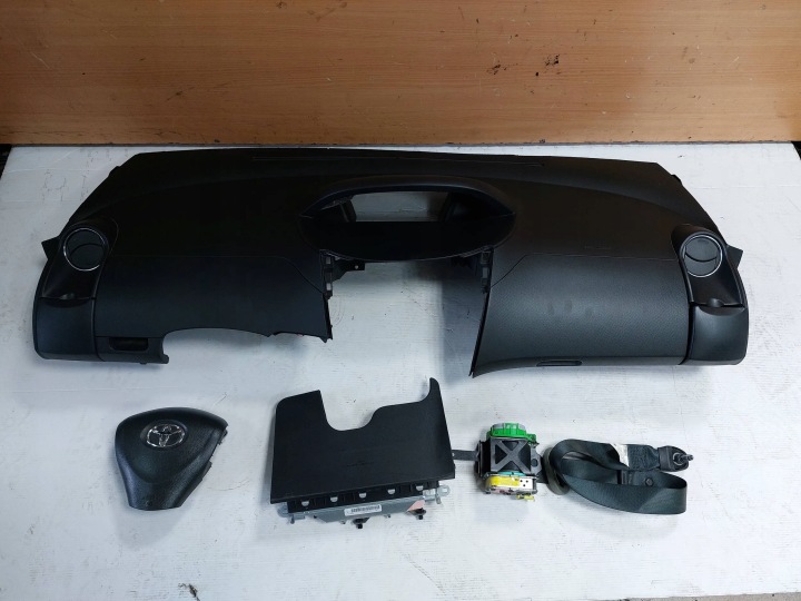 dashboard console airbag Toyota Yaris II Lift 09