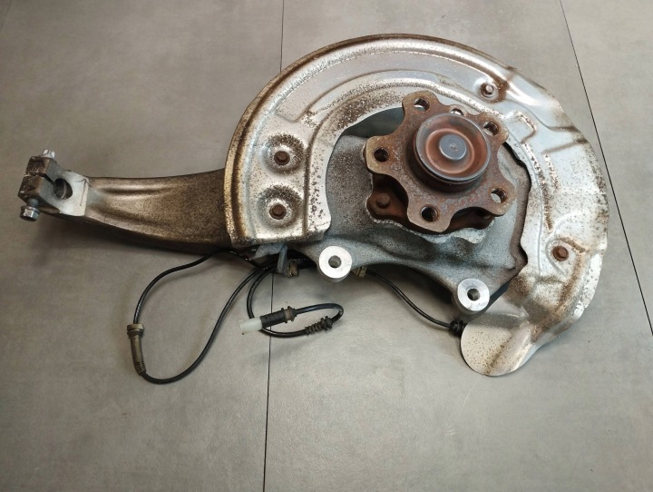 BMW 7 G11 750i glavčina desna prednji dio 6861139