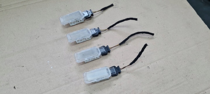 A6 C6 LIFT Svetlo Vnútra OSWIETLENIE KOMPLET 4X 8D0947415 A4 B6 B7