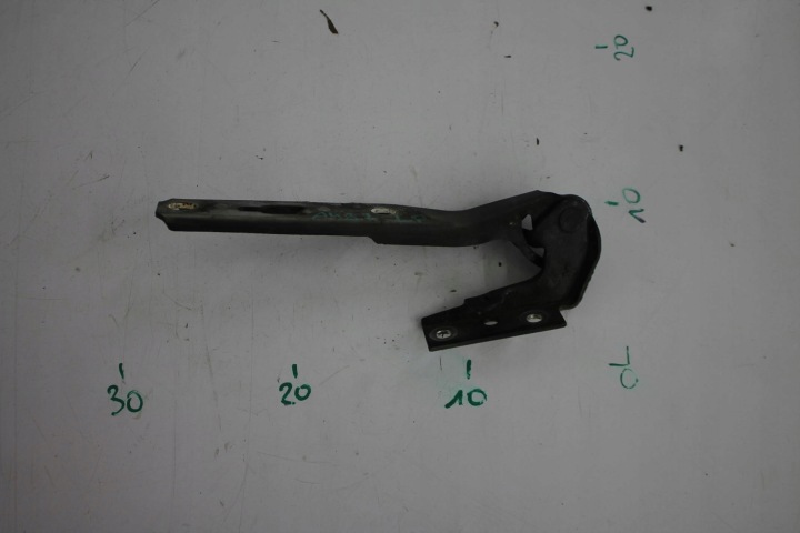 CHARNIÈRE DU CAPOT GAUCHE AVANT AUDI A4 B7 DES ROUES. LZ5A