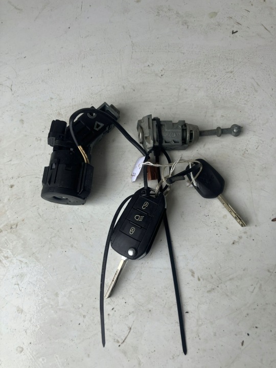 ignition lock cylinder of a lock 2X key PEUGEOT 308 T9 #25