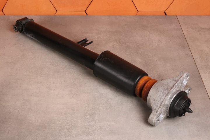 BMW 3' G20 G20 LCI shock absorber right left rear rear part RWD 6879302 16632 km !!
