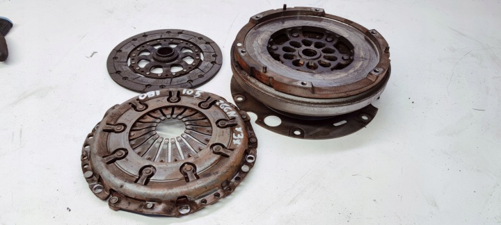Kupplung Druckplatte Reifen Rad DWUMAS AUDI A4 A5 TFSI 0B1105266N *3