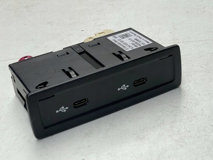 MERCEDES W247 Adaptateur ZLACZE PORT USB A2478204002 !J