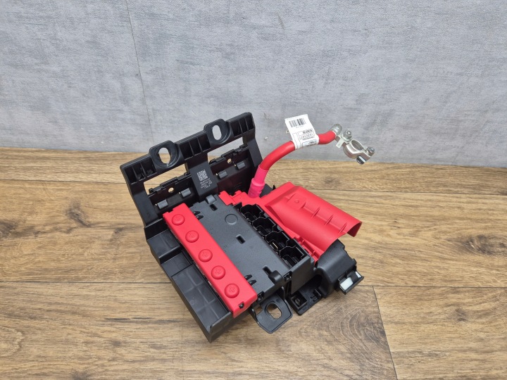 BMW G30 G31 G32 G11 G12 G14 svorka plus AKU KABEL ROZDZIELACZ PRADU 6802943