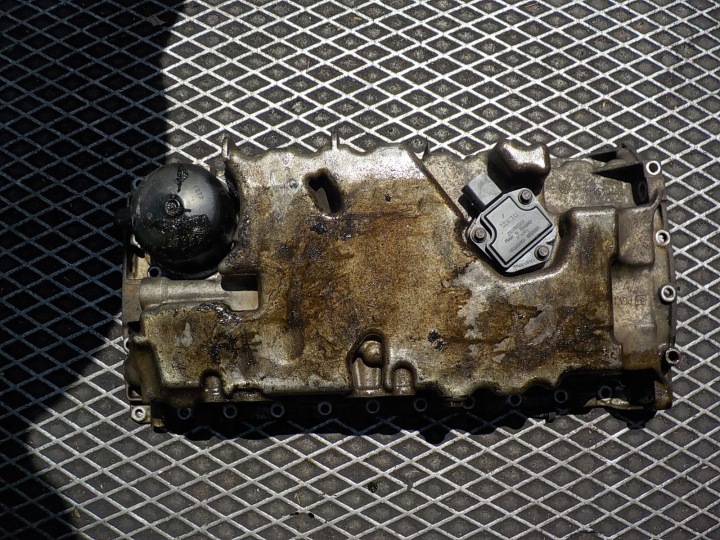 VOLVO S80 2.4 B oil sump 8670458-A