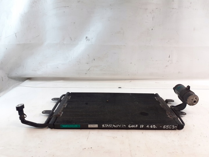 Volkswagen Golf IV 1.6 B Radiateur / refroidisseur Kdlimatyzacji