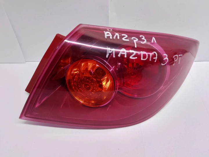 Mazda 3 and 2003 lights rear. 082161964RR