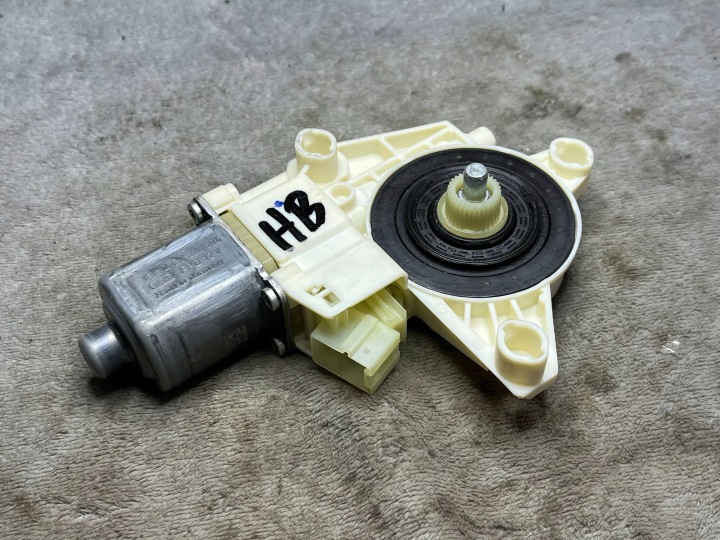 Micro moteur Vitres PT A2048200642 MERCEDES C-KLASA W204 !J