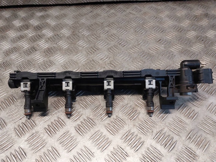 Kraftstoffverteiler Einspritzleiste FORD FIESTA MK6 98AG-14A390-LB 1.25 Benzin