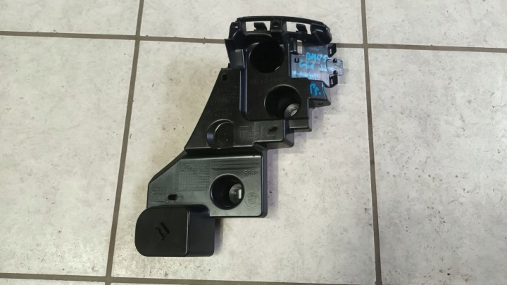 Destra Suppporto montaggio paraurti posteriore BMW 5 G61 m-packet 2023->