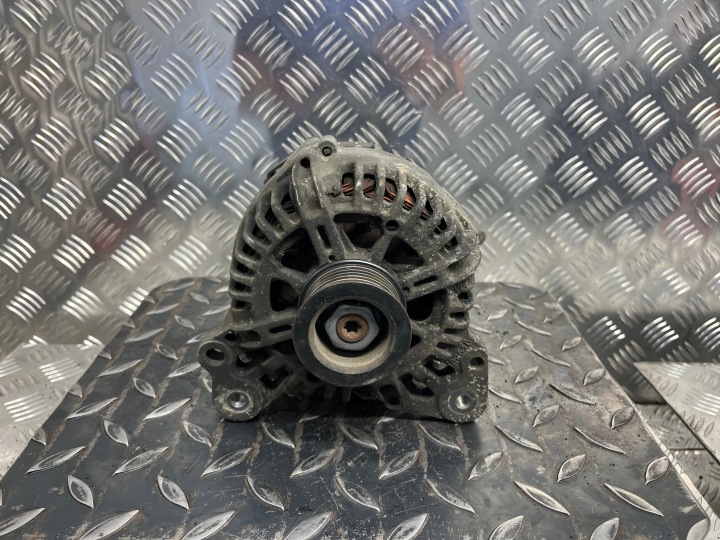 Alternateur VOLKSWAGEN GOLF 5 Positif 110 A 03C903023B