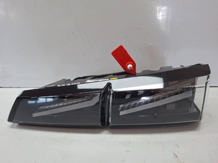 licht hinten rechts für die heckklappe 9835300380 PEUGEOT 308 T10 2021