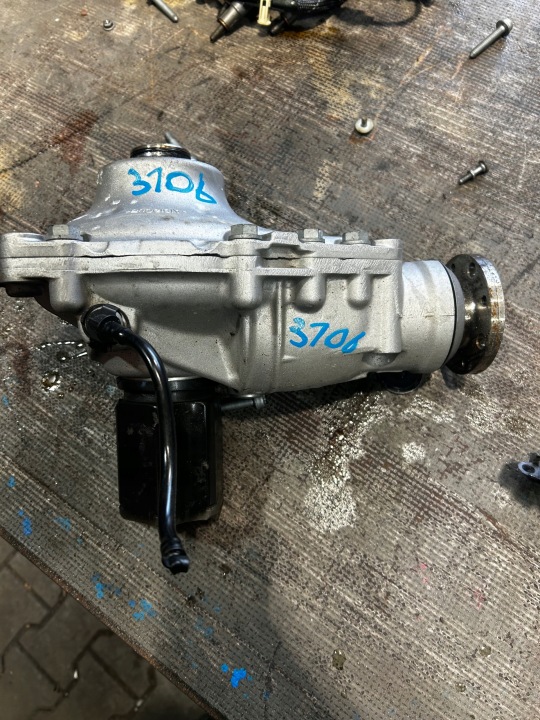 3106. REDUKTOR BMW 9896286 9896287