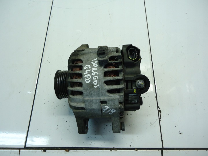 HYUNDAI I30 KIA 1.6 16V G4FD alternator 37300-2B600