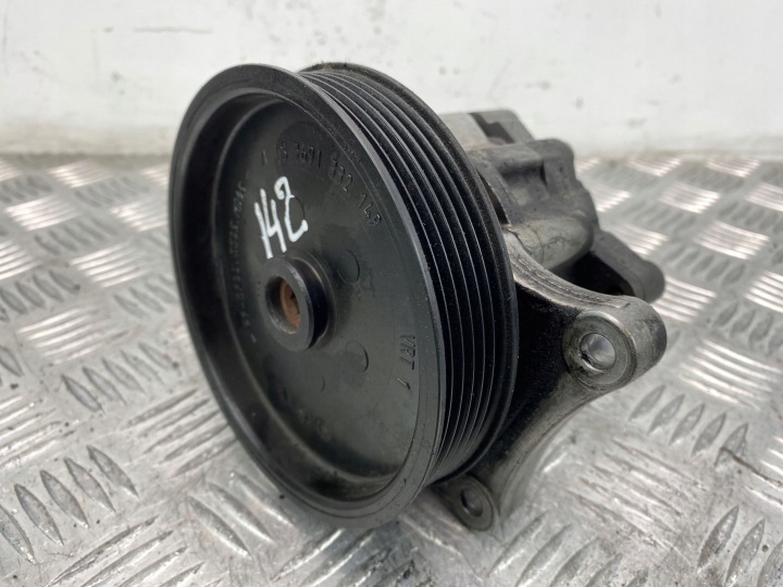 Mercedes C KLASA W204 W212 1.8 CGI Pompe direction assistée A0064667501