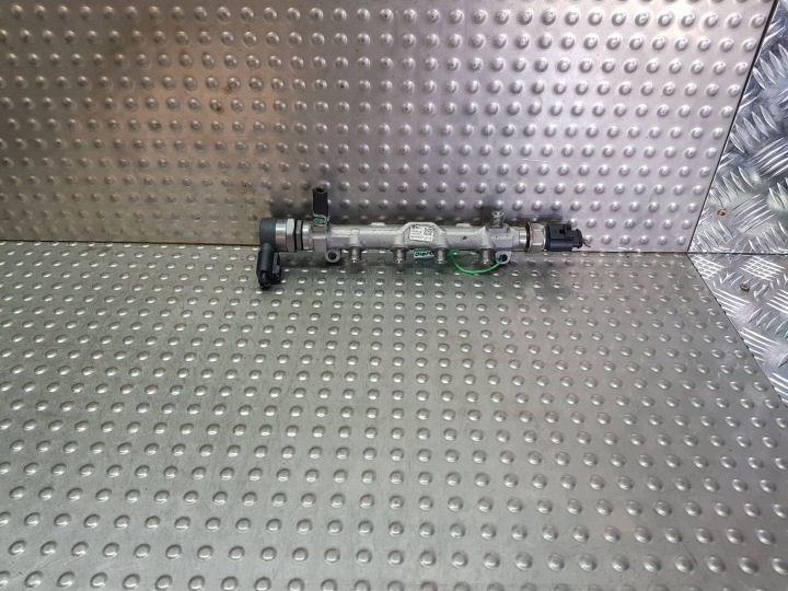 rampe injection capteurs 04L089B OCTAVIA III A3 8V LEON GOLF VII 2.0 TDI
