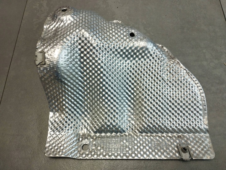 Mercedes-Benz GLE W166 Blende Abdeckung des Auspuffs TERMICZNA A1646823671