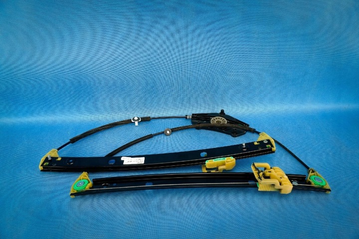 mechanismus stahování okna předek Audi A8 4H0837461B