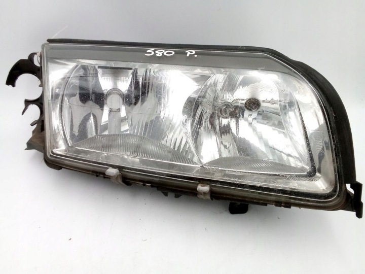 Volvo S80 and light right front front EU
