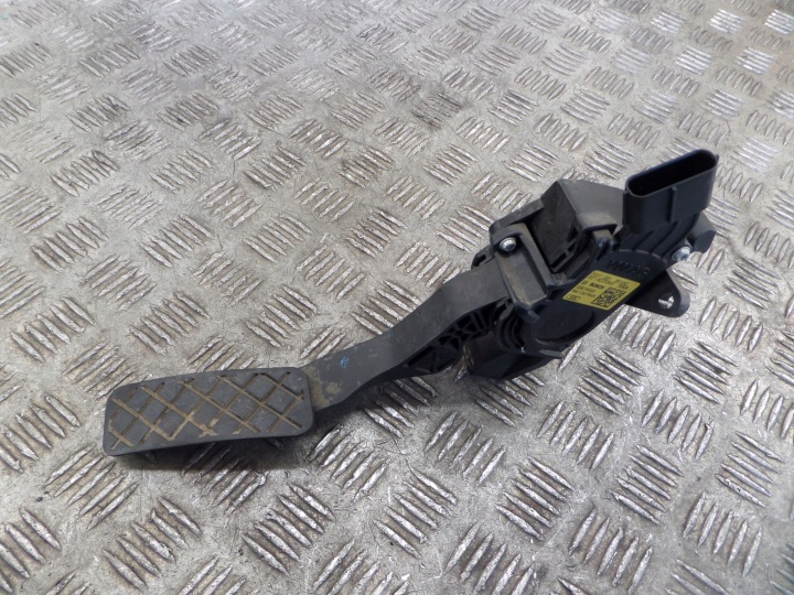 PEDAL potencjometr plynu AUDI 6C2723503