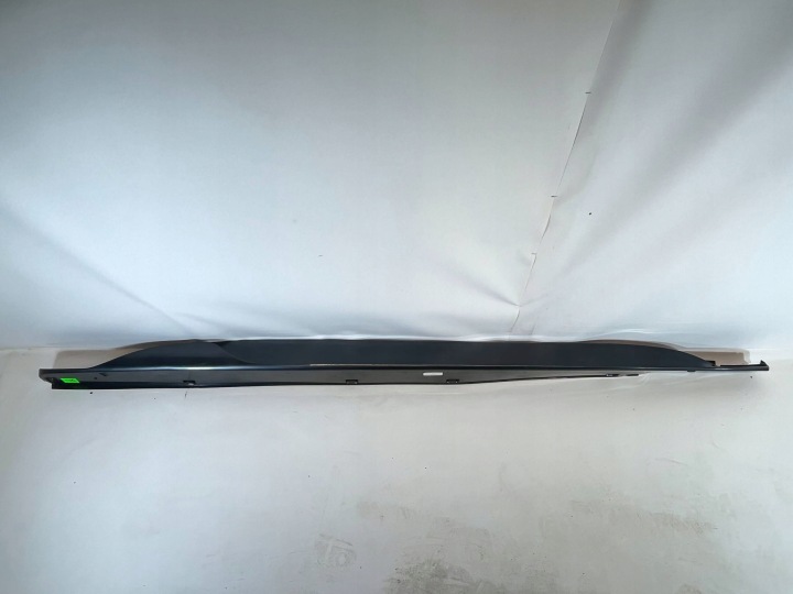 Moulage Jupe Latérale/côté Droit Bouche buse Cupra Born 10E853856A