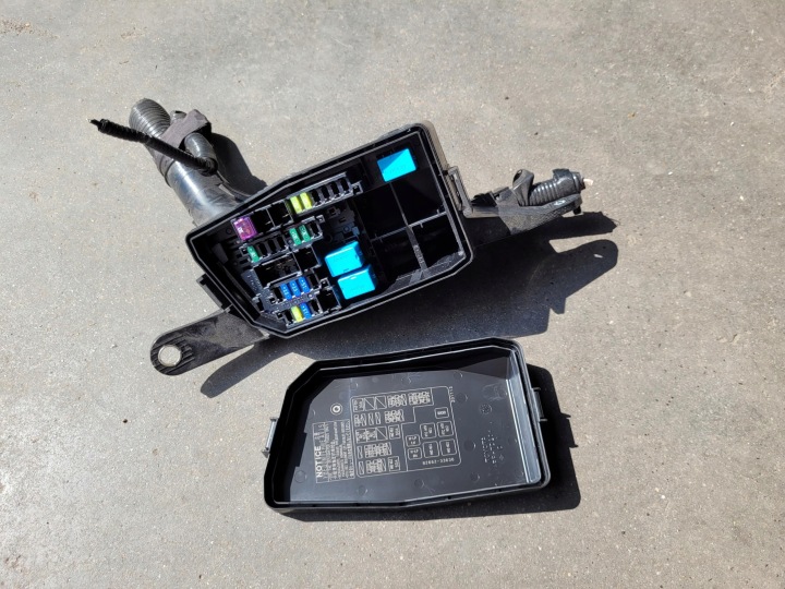 Module fusibles 82662-33630 LEXUS ES VII 7 300 H 2.5 HYBRID