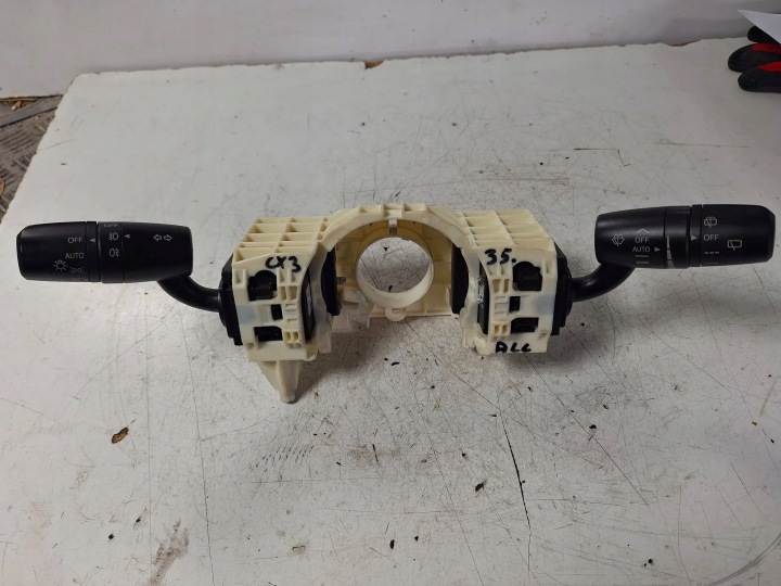 steering wheel levers and controls control Mazda CX3