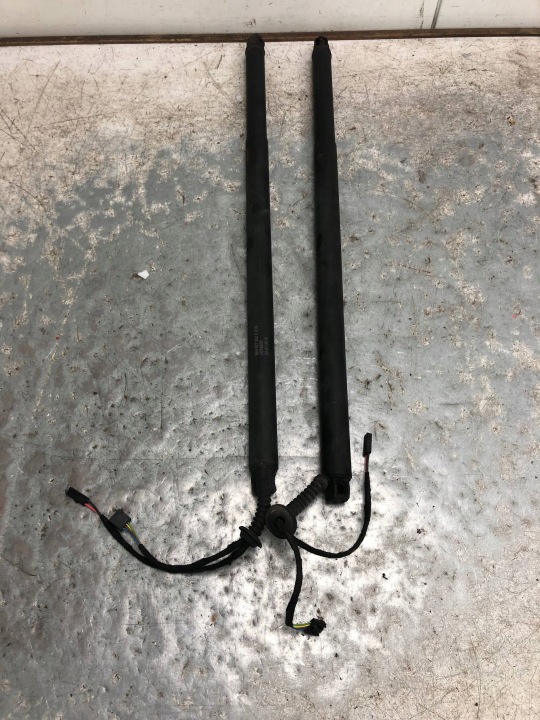 SILOWNIKI Électricité du capot SKODA OCTAVIA III KOMBI 5E9827851F 5E9827852F