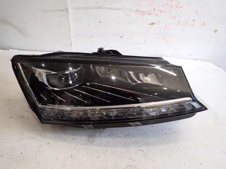 Feux phare Avant Avant Droit SKODA FABIA III LIFT 2017- FULL LED 6V1941016F