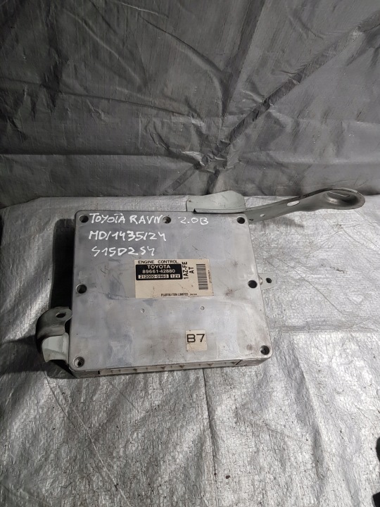 Bedienteil DES MOTORS TOYOTA RAV IV 2.0B 8966142880 2120000960