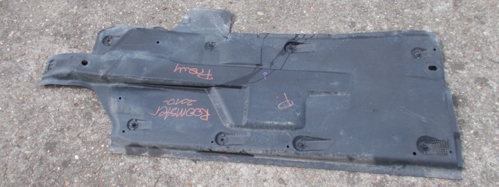 SKODA ROOMSTER 1.6 TDI 10R cover chassis right 6Q7825202