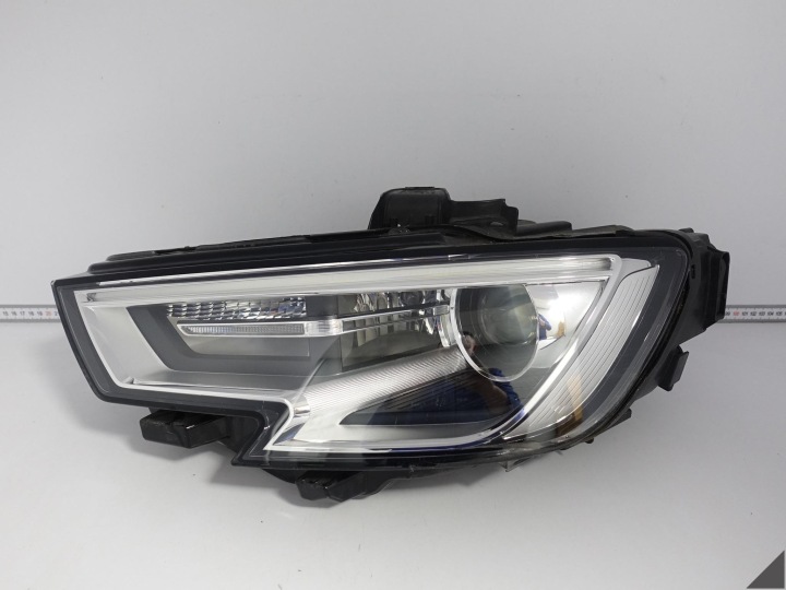 AUDI A3 S3 8V0 LIFT 16-20 XENON + LED Licht links vorne EUROPA