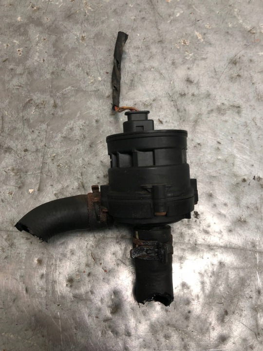 Pompe d’eau MERCEDES W212 KOMBI LIFT A2118350364