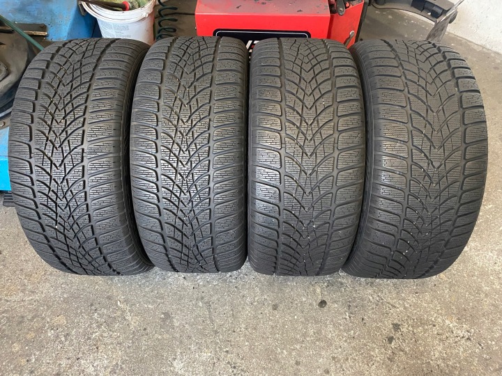 4 gume zimske 245/45R17 DUNLOP SP WINTER SPORT 4D 7mm