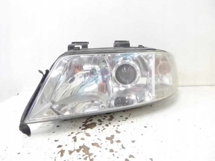 Licht vorne links Audi A6 C5 Xenon 2000r. HELLA