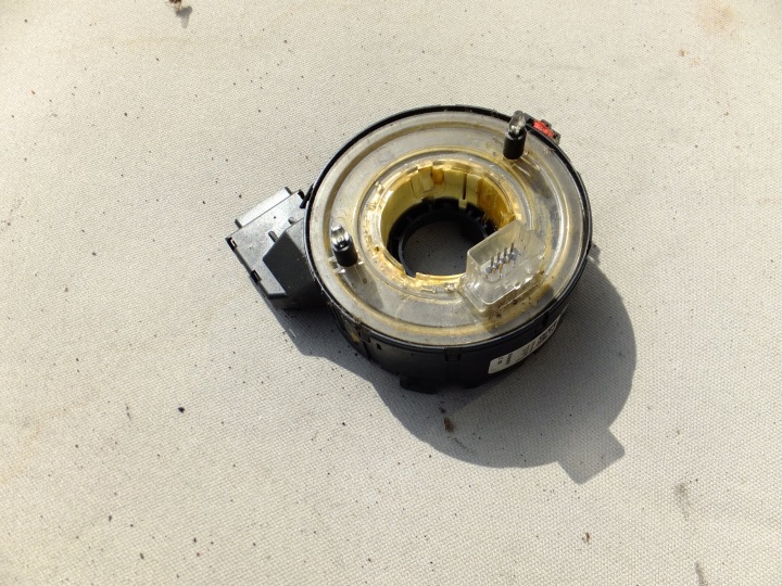 ring below steering wheel, vw passat b6 3C0959653B