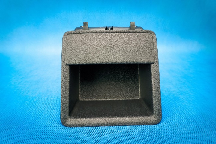 plato tunelu srodkowego VW Jetta 5C6 5C6863383 82V