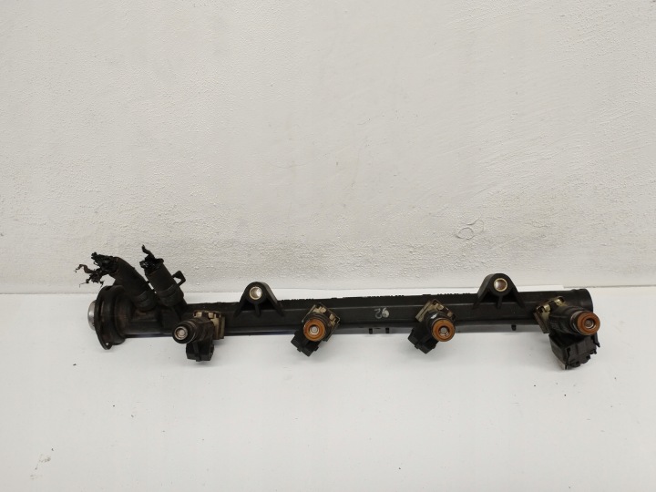 Kraftstoffverteiler Einspritzleiste VW Polo III 3 1.4B 030133319G