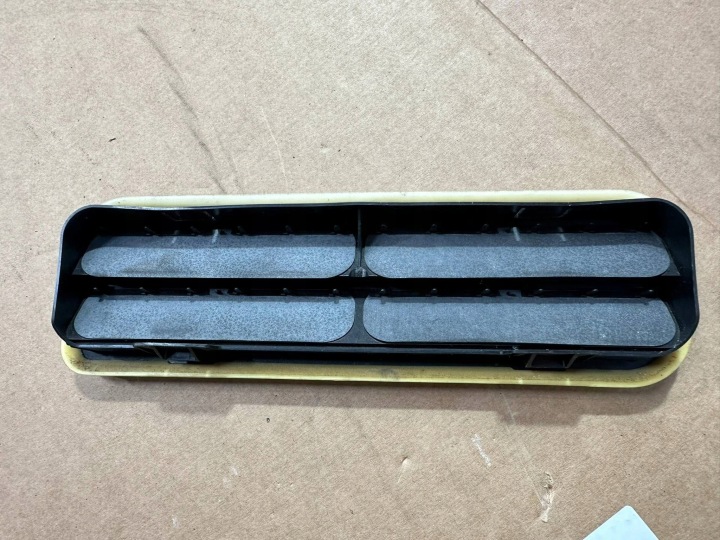 Mercedes-Benz SL R231 A2318300442 Σχάρα εξαερισμού κάτω από τον πίσω προφυλακτήρα 5