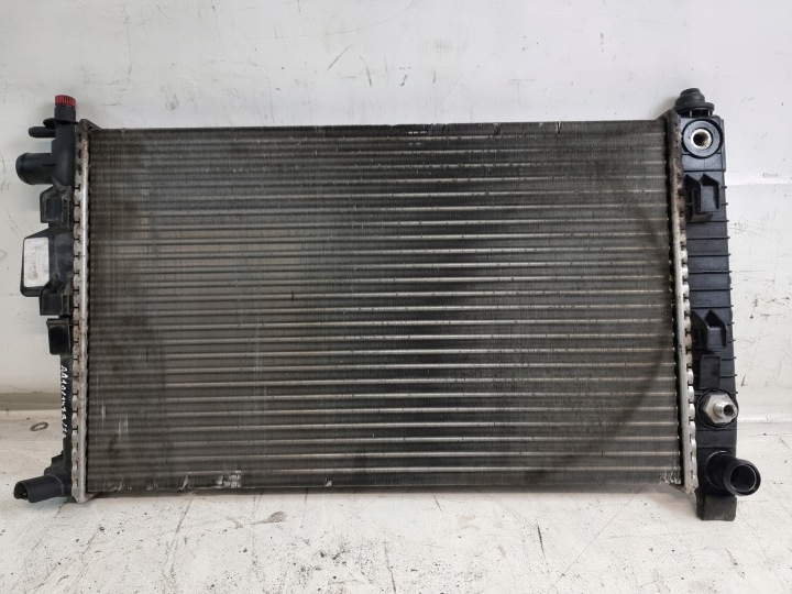 Radiatore motore usato OE 1685002002 MERCEDES A KLASA W168 1.6