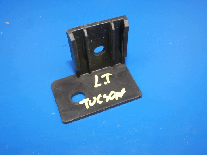 HYUNDAI TUCSON III supporto staffa maniglia paraurti sinistra posteriore