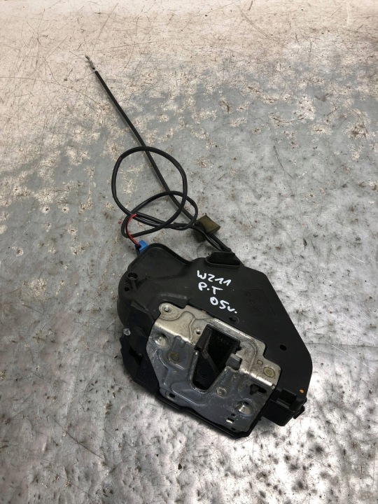 de la Serrure Portière Droite Arrière MERCEDES W211 KOMBI 2117300635